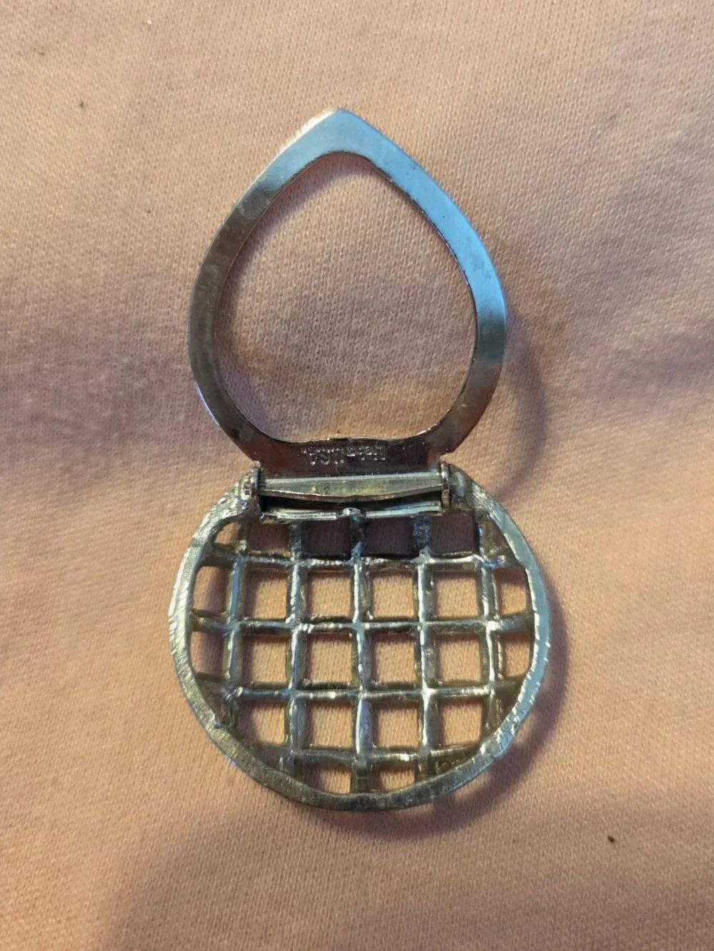 Vintage Silver-Tone Woven Dome Scarf Clip | Retro Textured Mesh Ring Scarf Holde